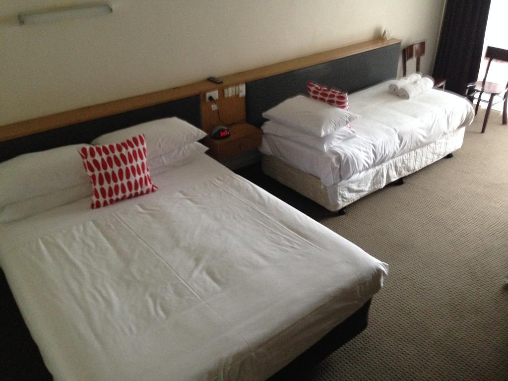 Burkes Hotel Motel Yarrawonga Exteriör bild