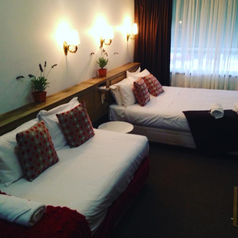 Burkes Hotel Motel Yarrawonga Exteriör bild