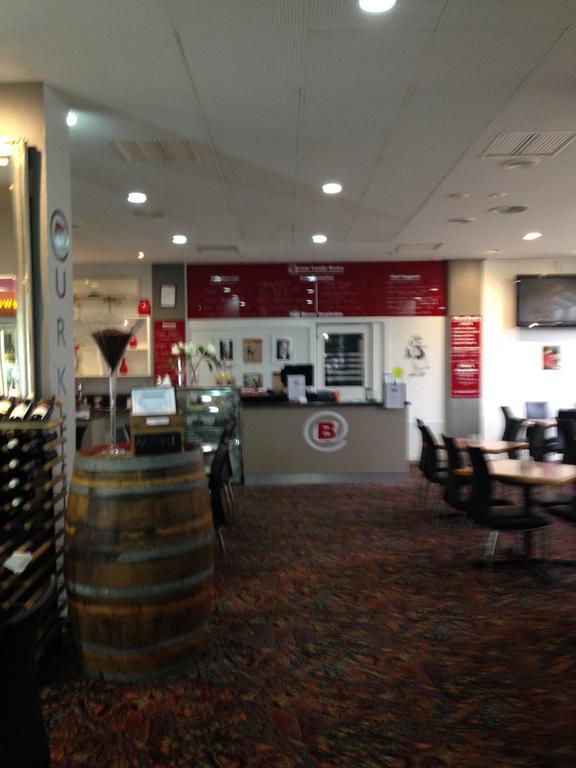 Burkes Hotel Motel Yarrawonga Exteriör bild