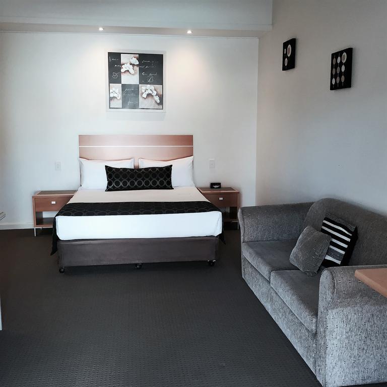 Burkes Hotel Motel Yarrawonga Exteriör bild