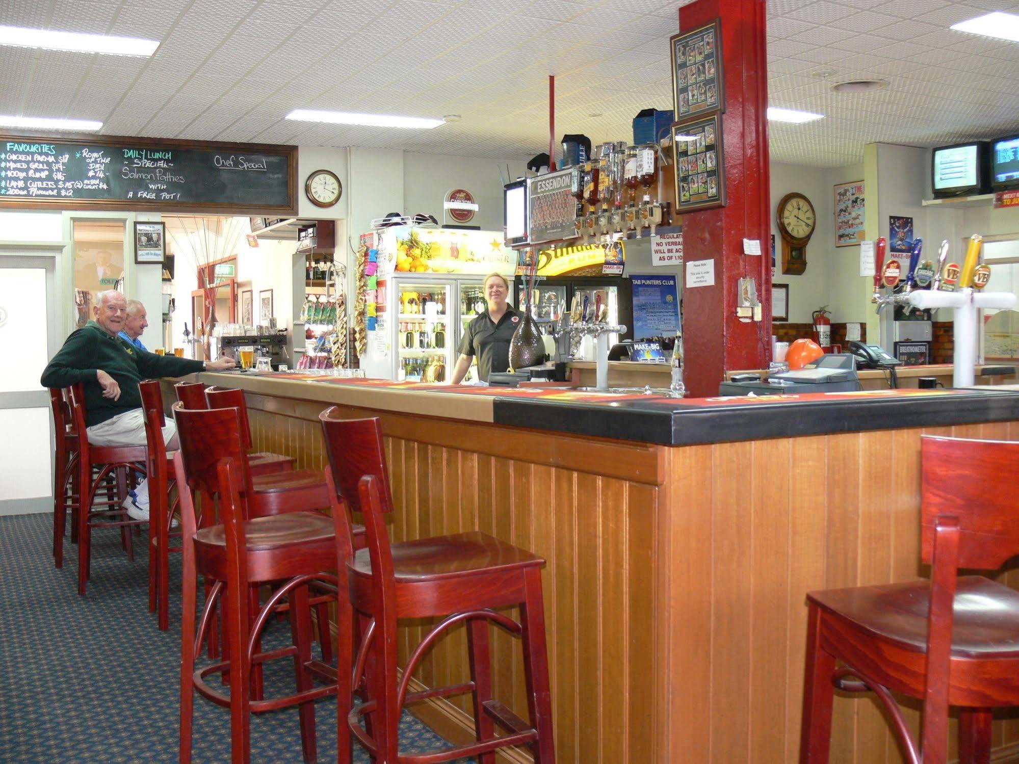Burkes Hotel Motel Yarrawonga Exteriör bild